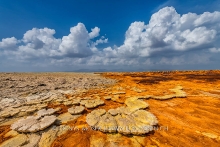 Schwefel und Salzablagerungen im Dallol