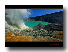 Giftiger Kratersee des Vulkans Ijen