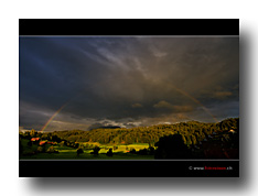 Regenbogen aus dem Zimmer gesehen